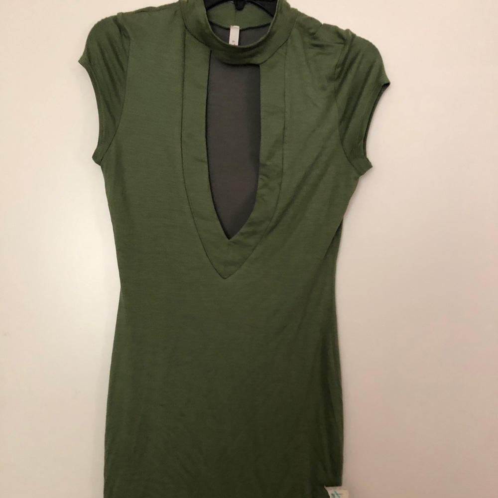Women's green sleeveless dress